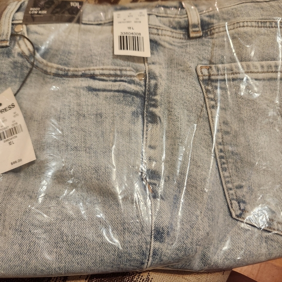 Express Low Rise Light Wash 90s Ankle Boot Jeans - Picture 8 of 8